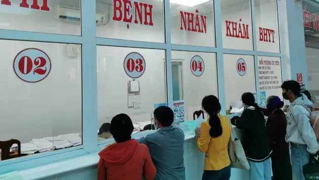 Khám chữa bệnh trái tuyến được hưởng 100% BHYT từ 1/7