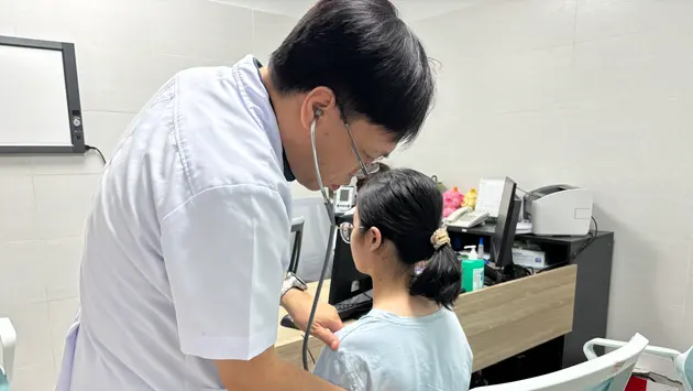 Cứu sống nữ sinh 18 tuổi bị xe ô tô cán qua ngực