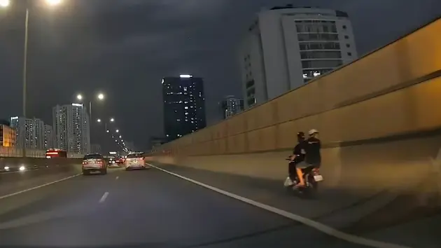 Nhiều phương tiện vi phạm giao thông trên đường Vành đai 3