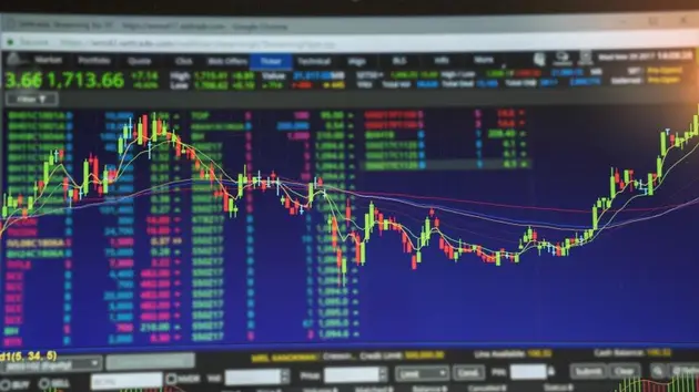 Chứng khoán 12/6: VN-Index tăng gần 8 điểm
