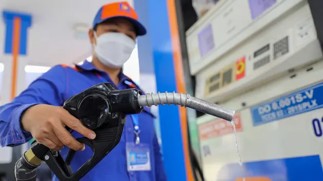 Giá xăng dầu tăng lần thứ ba liên tiếp