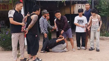 Truy bắt bốn người nước ngoài xịt hơi cay, cướp ô tô