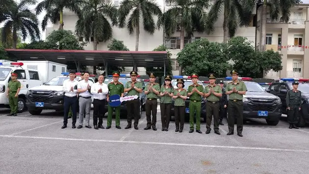 Công an Hà Nội bàn giao phương tiện, thiết bị nghiệp vụ