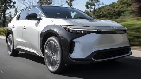 Toyota và Subaru bị kiện tại Mỹ vì lỗi pin xe điện