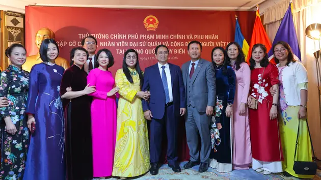Thủ tướng Phạm Minh Chính gặp gỡ kiều bào tại Thuỵ Điển