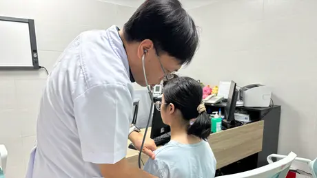 Cứu sống nữ sinh 18 tuổi bị xe ô tô cán qua ngực
