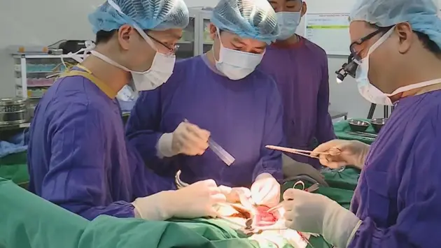 Cứu sống nữ sinh bị ô tô cán qua ngực, vỡ khí quản
