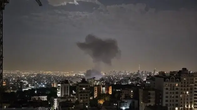 Giá dầu Mỹ tăng vọt sau không kích của Israel vào Iran