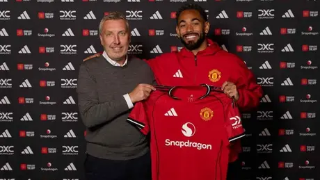 Manchester United công bố tân binh 62,5 triệu bảng
