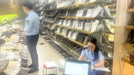 Tạm giữ 2.570 sản phẩm giày dép không rõ nguồn gốc