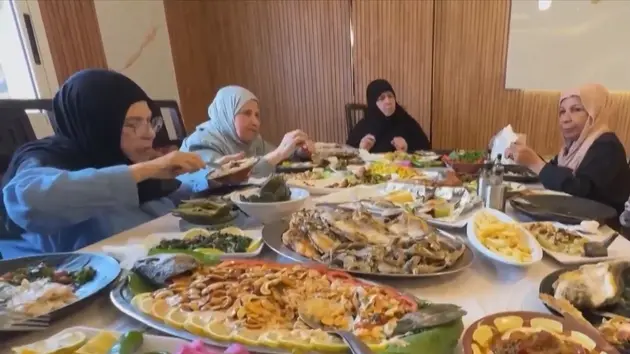 Người mẹ Liban biến bếp nhà thành nhà hàng đặc biệt