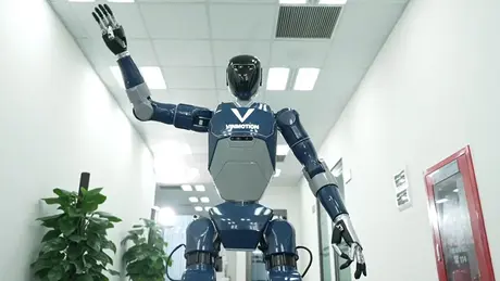 Robot hình người Make in Vietnam