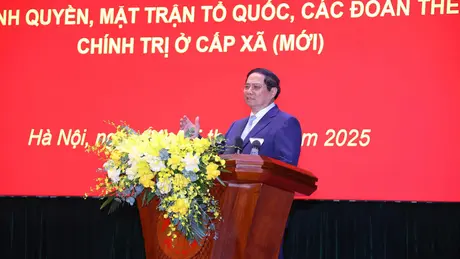 Chuyển bộ máy từ thụ động sang kiến tạo, phục vụ người dân