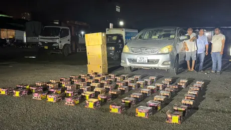 Khởi tố tài xế 'ém' hơn 1,2 tạ pháo trong xe hơi