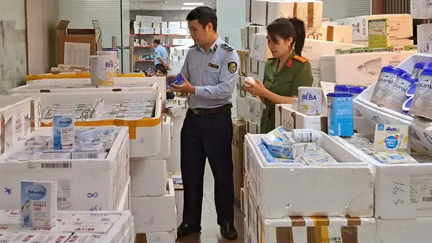 Phát hiện kho hàng nghi nhập lậu ở quận Hai Bà Trưng