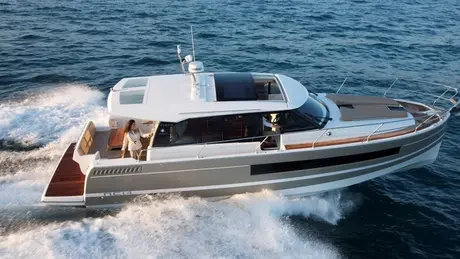 Máy bay, trực thăng, du thuyền sẽ chịu thuế TTĐB 30%