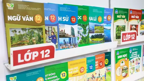 Nhiều sách giáo khoa phải chỉnh sửa khi sáp nhập tỉnh, thành