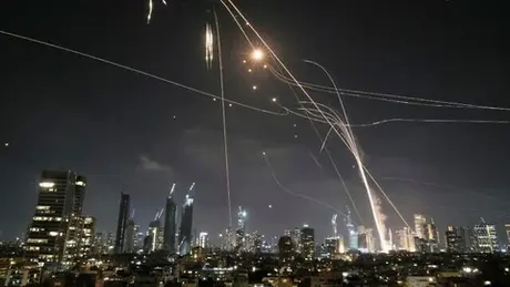 Israel và Iran tiếp tục không kích lẫn nhau