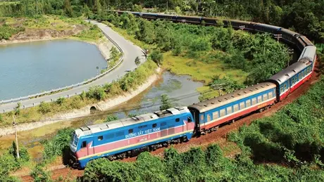 Tàu hỏa hút khách nhờ giá vé rẻ hơn máy bay 40%