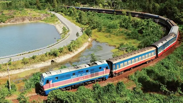 Tàu hỏa hút khách nhờ giá vé rẻ hơn máy bay 40%