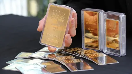 Giá vàng châu Á chạm mức cao nhất gần hai tháng