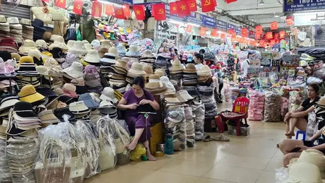 Nhiều hộ kinh doanh vẫn loay hoay với quy định mới