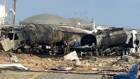 Iran không kích nhà máy lọc dầu lớn nhất Israel