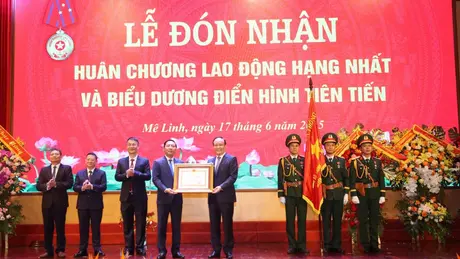 Huyện Mê Linh đón nhận Huân chương Lao động hạng Nhất