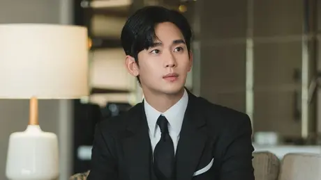 Kim Soo Hyun đối mặt với kiện tụng từ các nhà quảng cáo