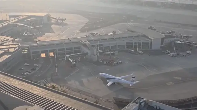 Israel đưa công dân mắc kẹt ở nước ngoài về nước