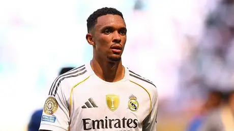 Màn ra mắt không như ý của Trent Alexander-Arnold