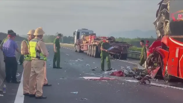Phải báo ngay CSGT khi có sự cố trên cao tốc