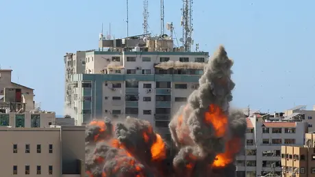 Israel không ngừng không kích Dải Gaza