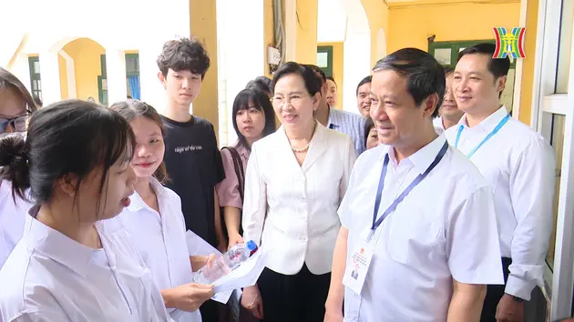 Bộ trưởng Nguyễn Kim Sơn kiểm tra công tác thi tại Hà Nam