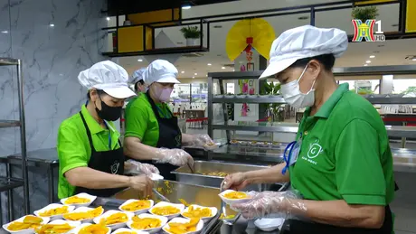 Giữ bếp ăn tập thể công nghiệp an toàn | Thực phẩm an toàn | 09/06/2024