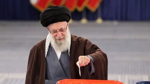 Cử tri Iran đi bỏ phiếu bầu Tổng thống