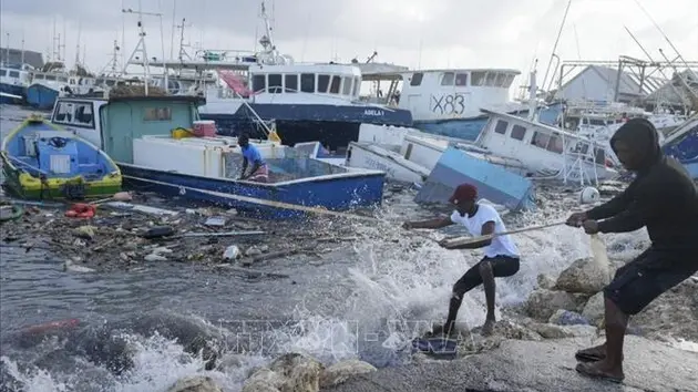 Siêu bão Beryl tấn công các đảo ở Caribe