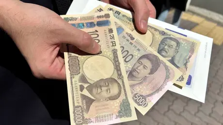 Phát hành tiền giấy sử dụng công nghệ chống tiền giả